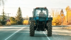 Est-ce que j'ai le droit de dépasser un tracteur malgré une ligne blanche continue ?