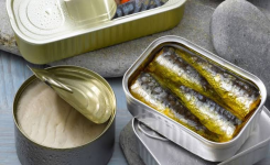 Thon et sardines ouverts : comment et combien de temps les conserver au réfrigérateur ?