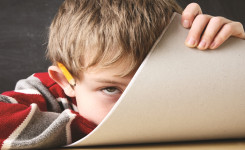 Confondu avec le TDAH, le CDS est de plus en plus fréquent inquiète les chercheurs : 4 symptômes à surveiller