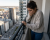 Acrophobie : pourquoi certaines personnes ont-elles le vertige rien qu’en regardant depuis un balcon ?