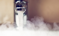 🚱 Pourquoi il ne faut pas utiliser l’eau chaude du robinet pour cuisiner ?