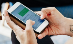 Pourquoi certaines personnes préfèrent-elles envoyer des messages plutôt que téléphoner ?