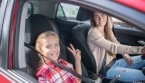 À quel âge ou taille un enfant peut monter à l’avant d’une voiture ?