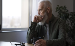 Pourquoi certaines personnes deviennent-elles plus solitaires avec l’âge ?