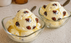 Glace raisins vanille maison : ultra crémeuse et pleine de saveurs