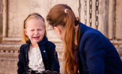 - Les enfants se comportent plus mal avec leur maman qu'avec les autres!