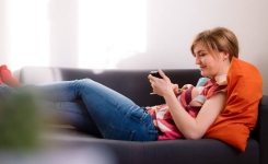 « Loin des yeux, près du cœur » : les relations à distance sont-elles vraiment vouées à l'échec ? Ce que disent les chercheurs