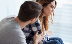 Couple : 6 comportements qui peuvent créer une distance émotionnelle sans qu'on s'en rende compte