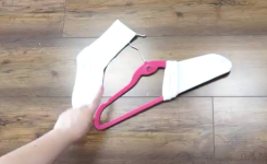 Que pouvez-vous faire avec un cintre et une chaussette ?