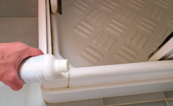Comment nettoyer sa douche et éliminer le calcaire, les moisissures et les traces