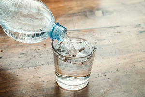 Pourquoi vous devriez boire de l'eau à jeun après votre réveil