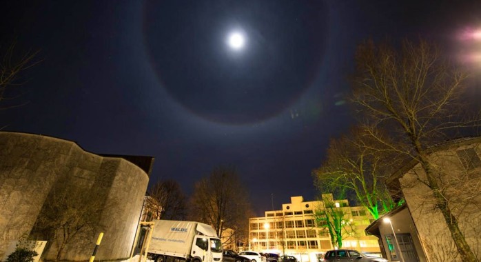 Un halo autour de la Lune
