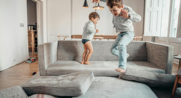 Enfant teste les limites de leurs parents 